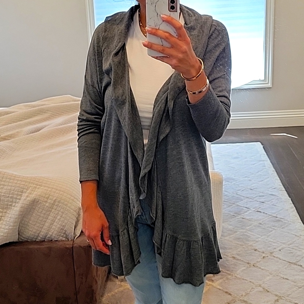 WOMEN'S ZARA LONG GREY RUFFLE SWEATER TOP SZ MEDIUM $80